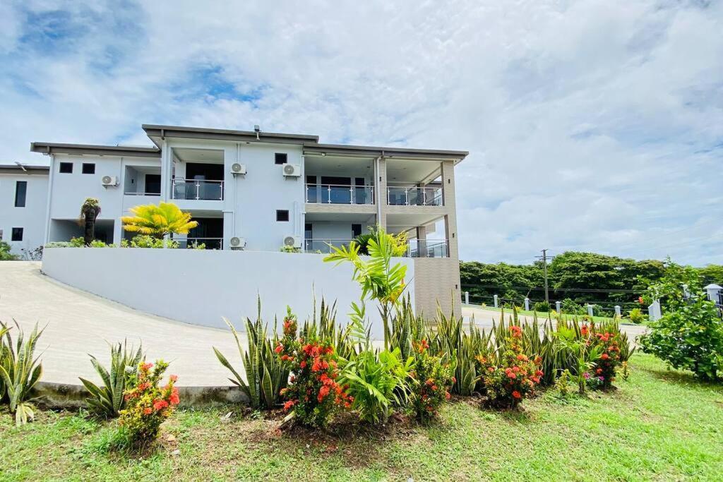 Lovely 4-Bedroom Holiday Home With Free Parking. ラウトカ エクステリア 写真
