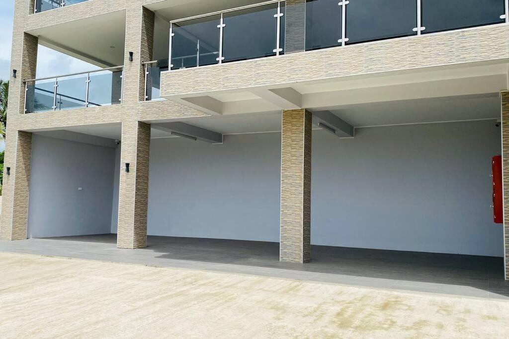Lovely 4-Bedroom Holiday Home With Free Parking. ラウトカ エクステリア 写真