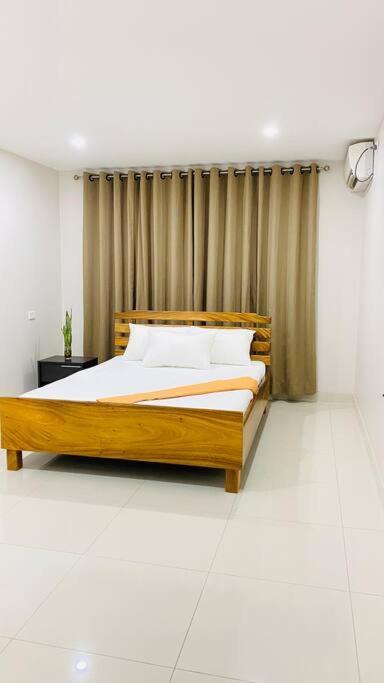 Lovely 4-Bedroom Holiday Home With Free Parking. ラウトカ エクステリア 写真