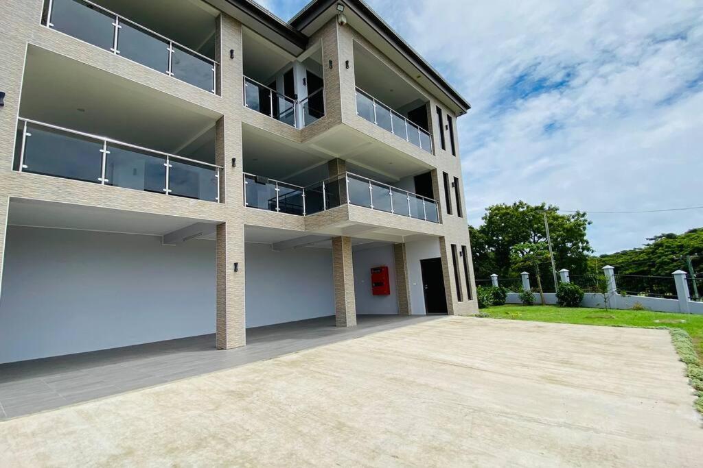 Lovely 4-Bedroom Holiday Home With Free Parking. ラウトカ エクステリア 写真