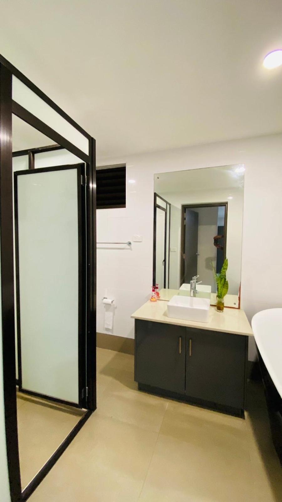 Lovely 4-Bedroom Holiday Home With Free Parking. ラウトカ エクステリア 写真