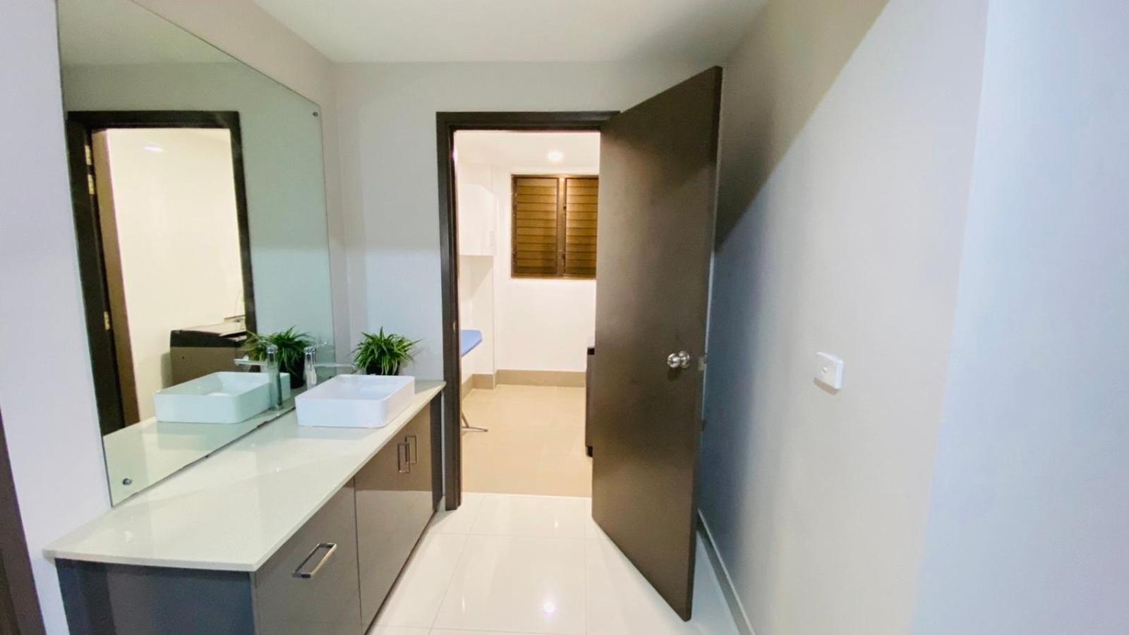 Lovely 4-Bedroom Holiday Home With Free Parking. ラウトカ エクステリア 写真